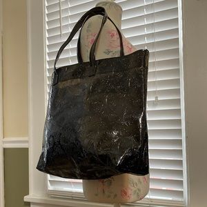 Tote black